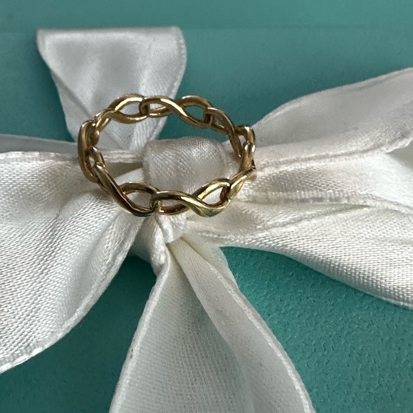Tiffany & Co Yellow Gold Infinity Ring Sz 5.5 –5.75 (but fits like 6) - Picture 4 of 11